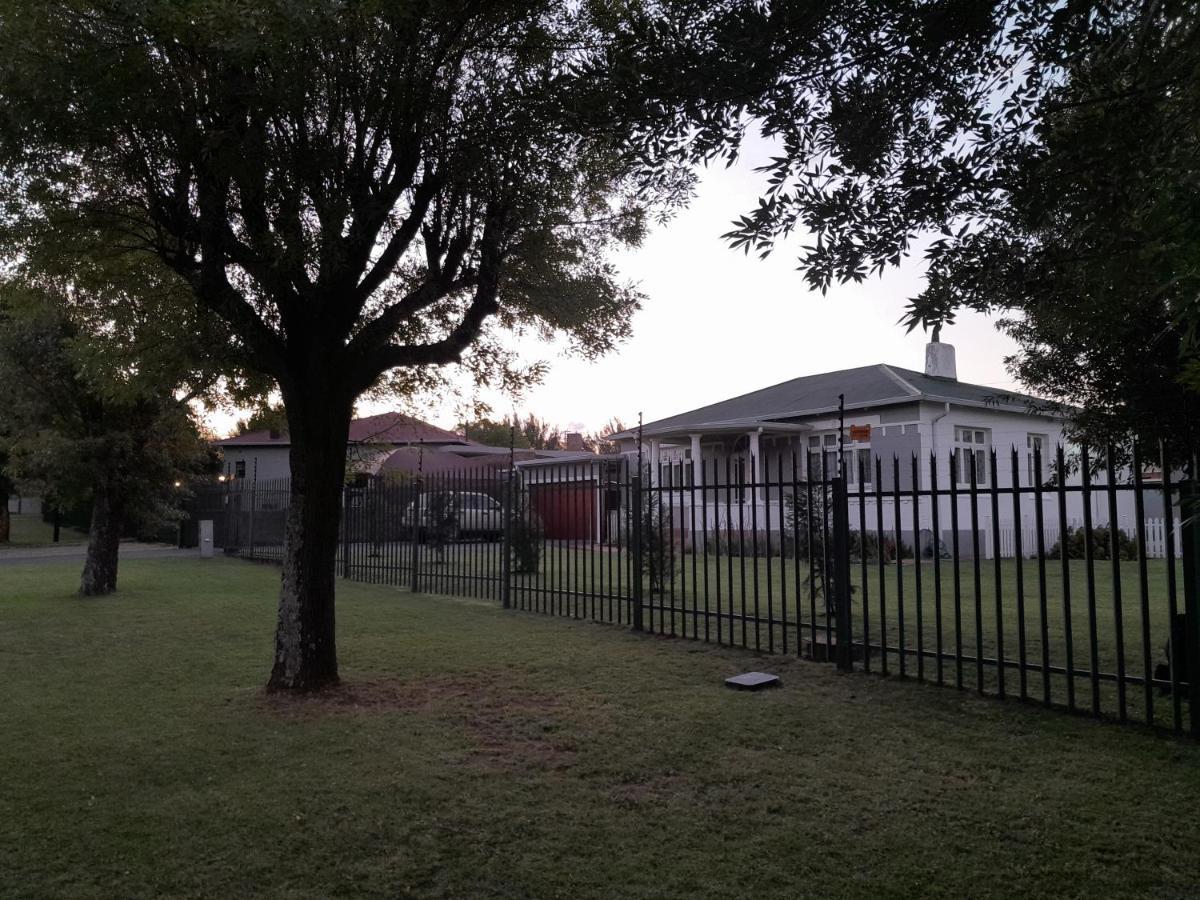 The Cradle'S Rest Guest House Krugersdorp Kültér fotó