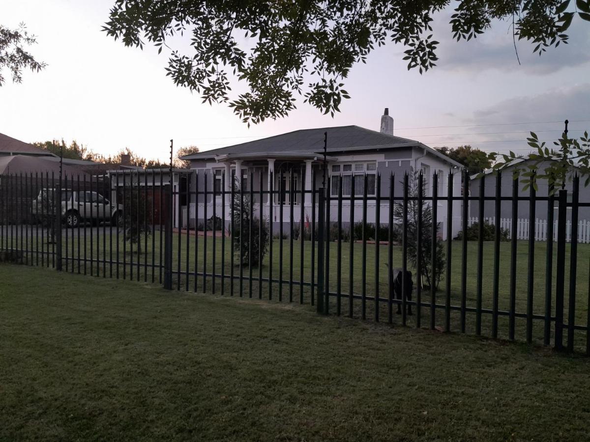 The Cradle'S Rest Guest House Krugersdorp Kültér fotó