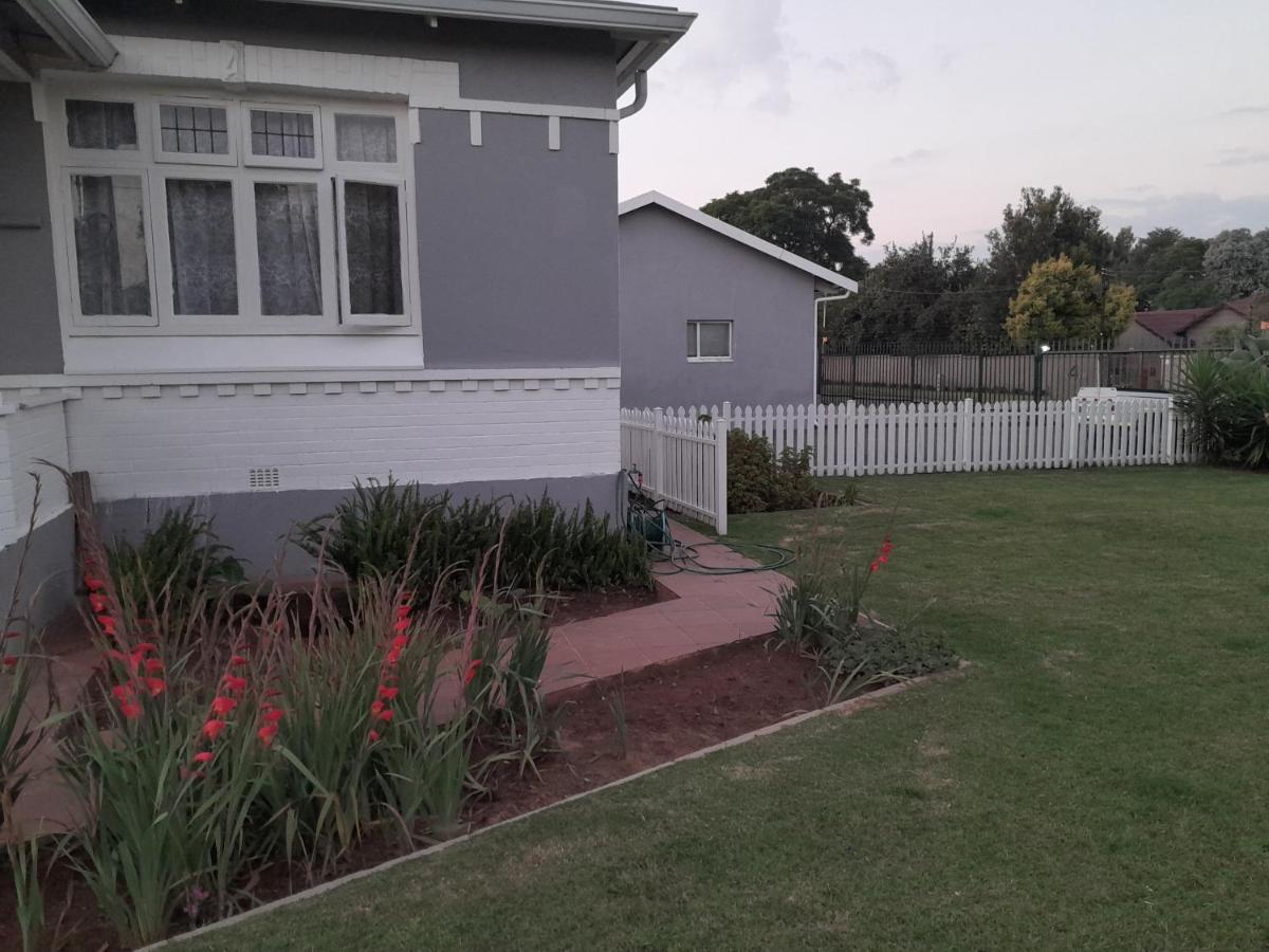 The Cradle'S Rest Guest House Krugersdorp Kültér fotó